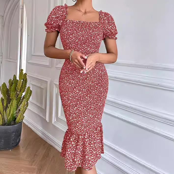Dame figursyet kjole med flæsekanter og blomsterprint Stilla