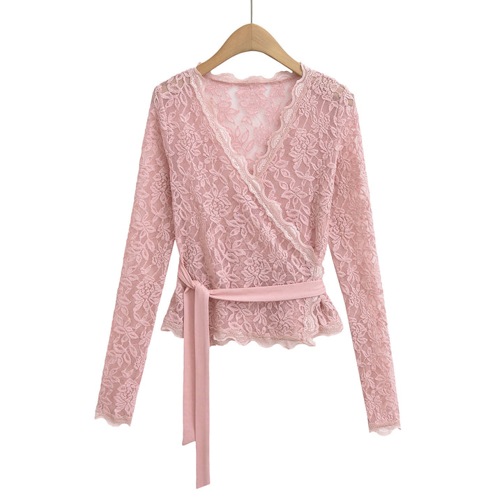 Dame spidsbluse med elegant indpakningsdesign og fine detaljer Stilla