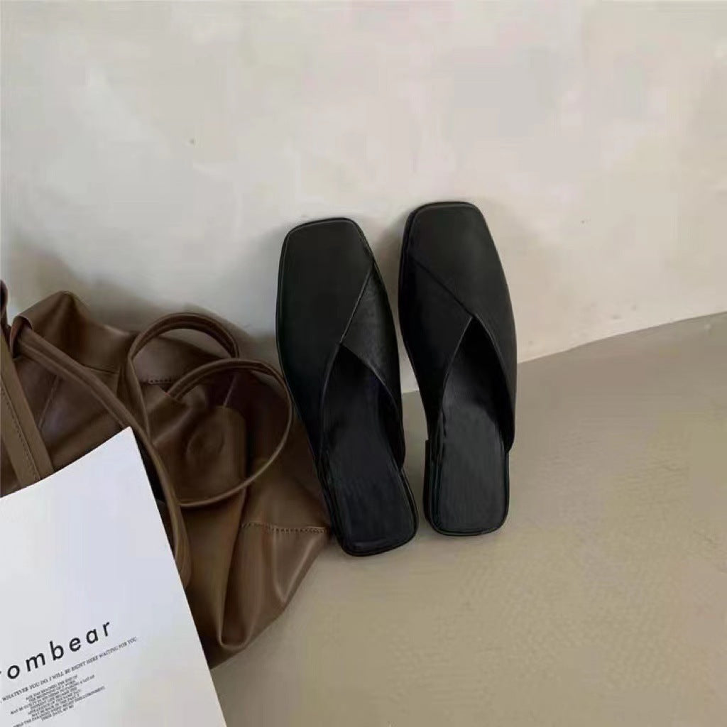 Dame Mules med elegant kryds-design og komfortabel fodseng Stilla