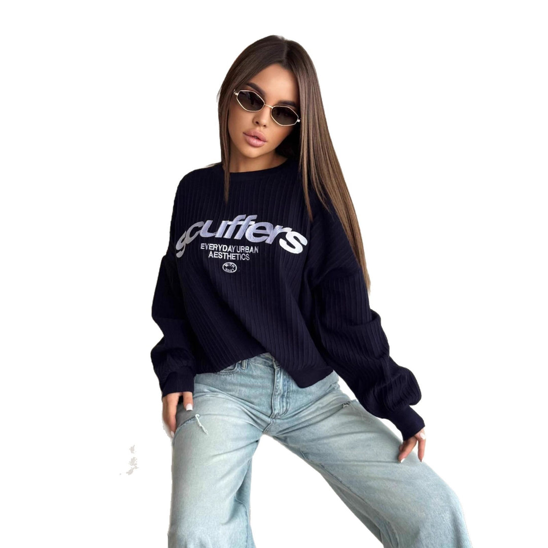 Kvinders sweatshirt med stilfuld skrift og trendy ribbet tekstur Stilla