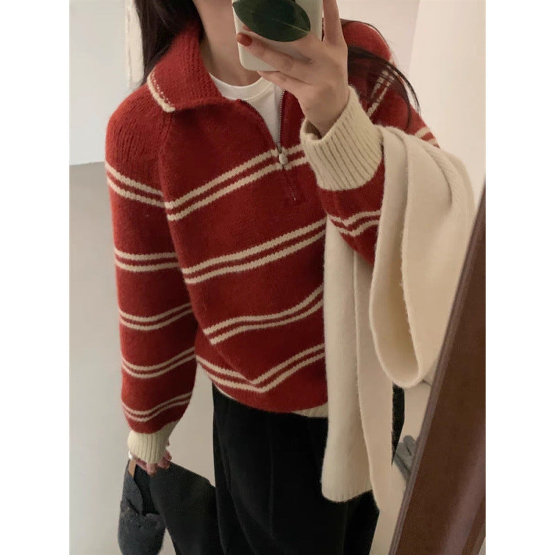 Kvinders strikket pullover med halv lynlås og stribet design Stilla