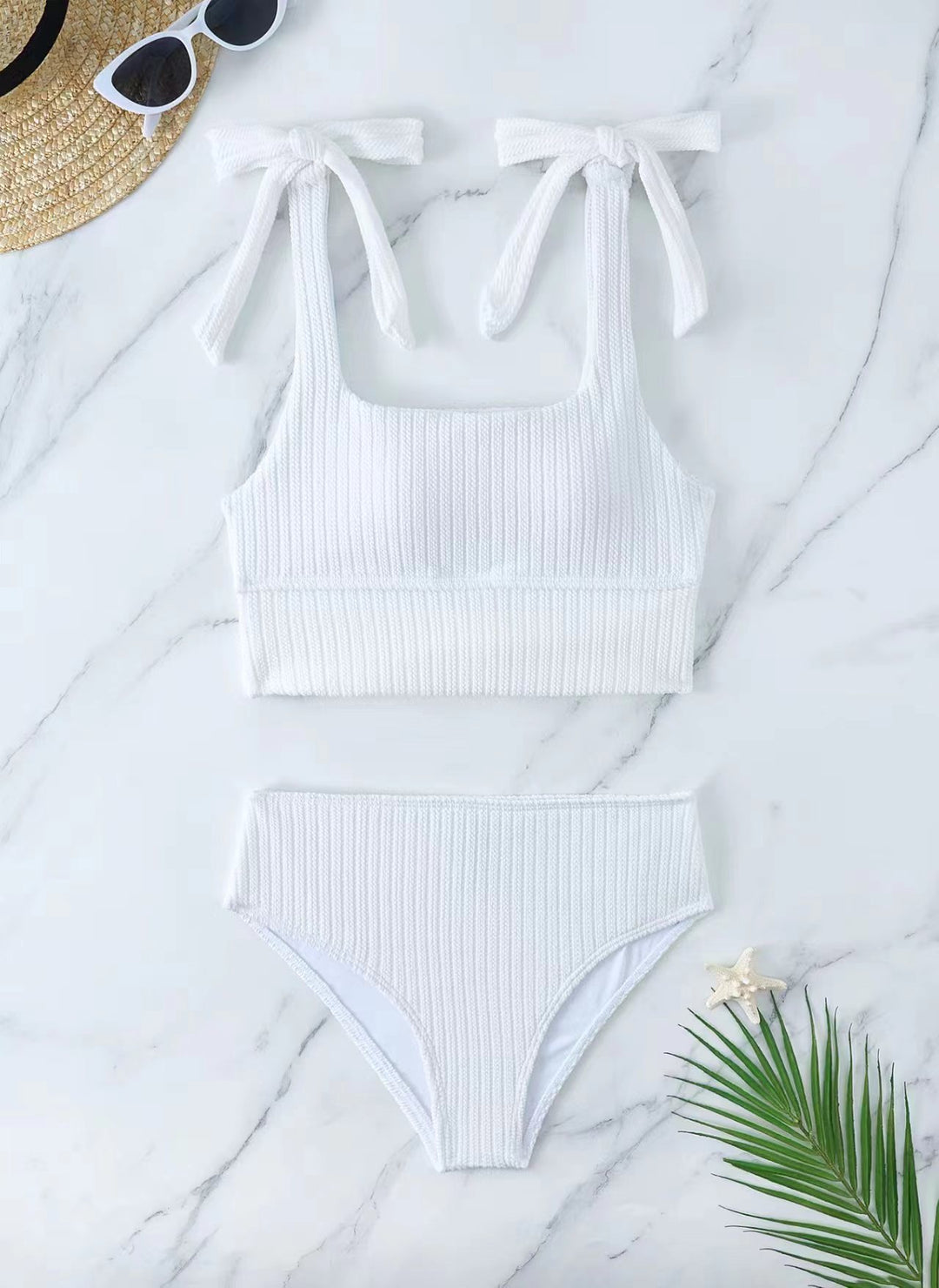 Dame bikini-sæt med trendy ribdesign og justerbare bindesnore Skovae