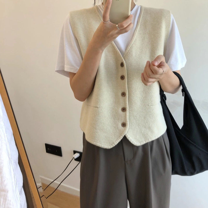 Damerne strikket vest med elegant knaplukning og fint materiale Stilla
