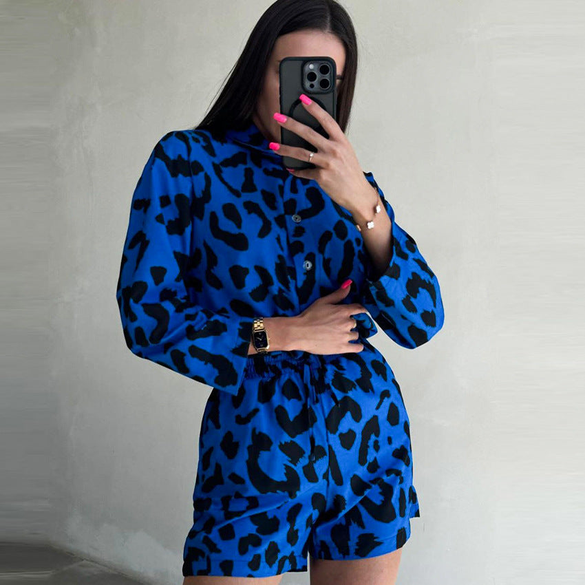 Dame fritidsdragt i moderne leopardmønster med elastisk talje og korte ærmer Stilla