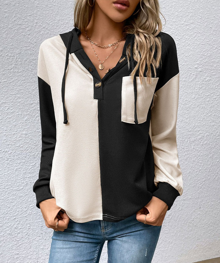 Dame nan Vaffelstrik-Hoodie med Henley-knapper, brystlomme og hætte Skovae