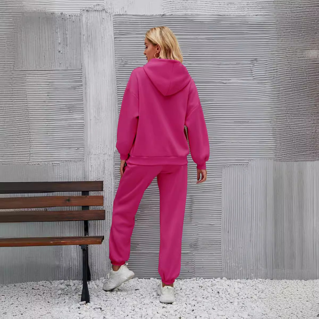 Dame casual hoodie sæt med en komfortabel pasform og sidelommer Skovae