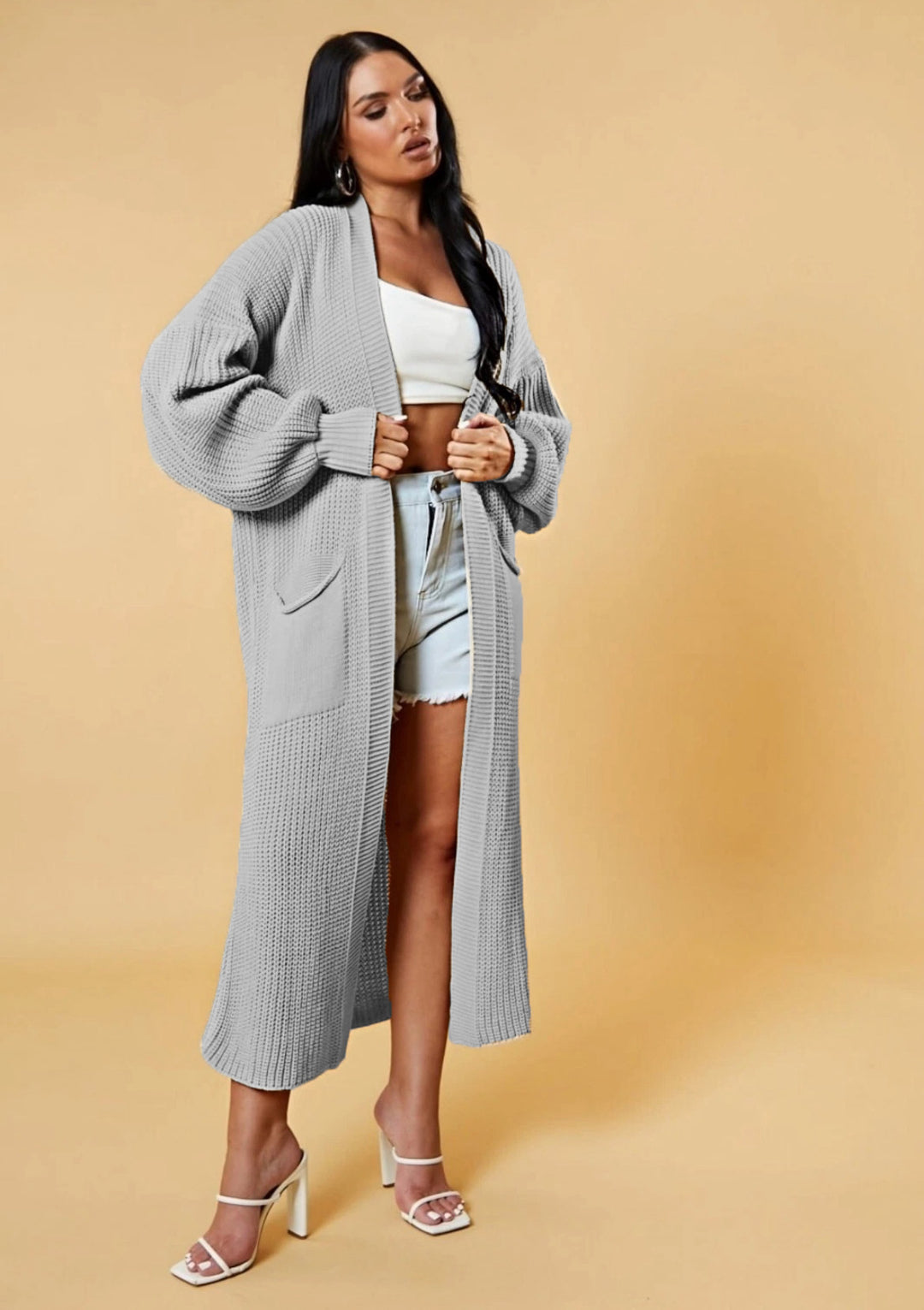 Kvinders lange strikket cardigan med åbent design og praktiske lommer Stilla