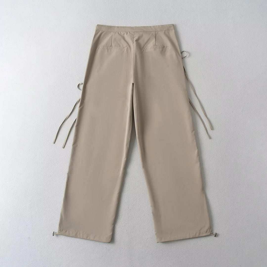 Dame moderigtig High-Waist Cargo-bukser med justerbar snørrelukning og praktiske sidelommer Stilla