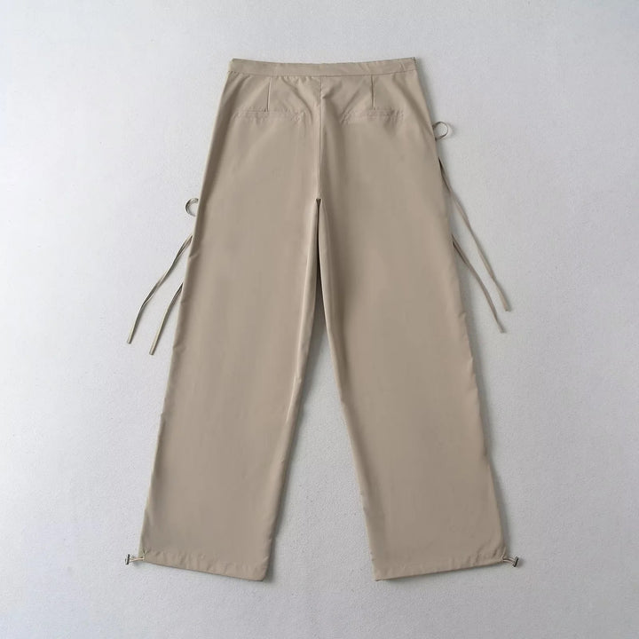 Dame moderigtig High-Waist Cargo-bukser med justerbar snørrelukning og praktiske sidelommer Stilla