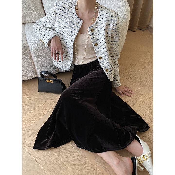 Damernes elegante bouclé jakke med dekorerede knapper Stilla