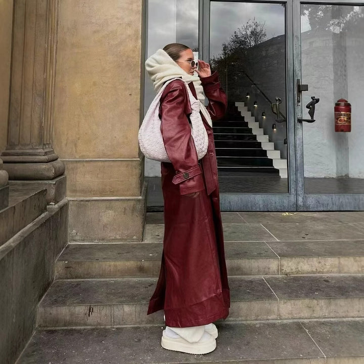 Kvindernes elegante trenchcoat i moderne look med faux læder og talje bælte Stilla