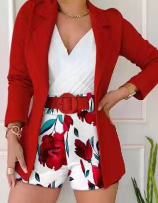 Dame Elegant og moderne blazer i minimalistisk stil Stilla