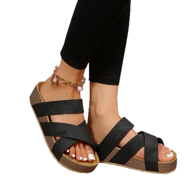 Dame modische Riemensandalen med flettet overmateriale og komfortabel plateau Stilla