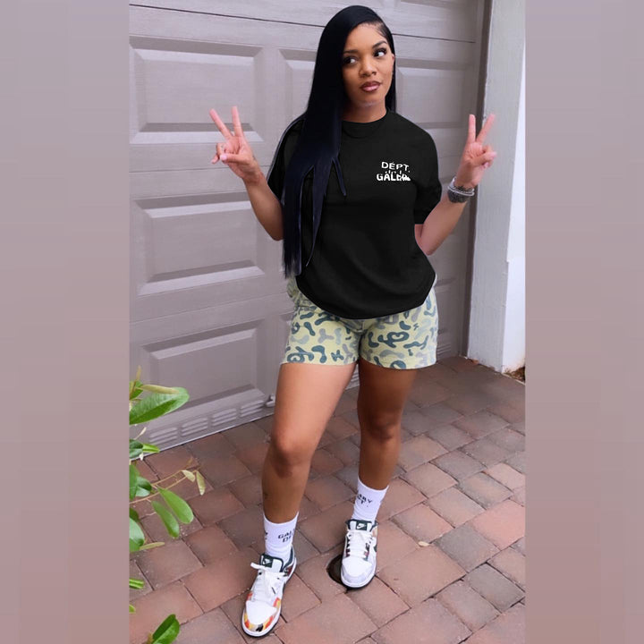 Dame Sporty T-shirt med grafikprint og afslappede shorts Stilla