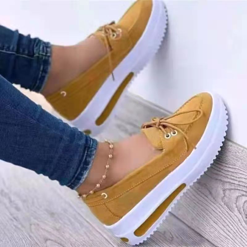 Dame sneakers med elegant design og behagelig platformsål Stilla