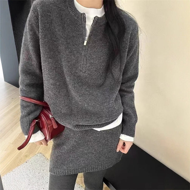 Kvinder's moderigtige strikket sweaterkjole med høj krave og lynlås Stilla