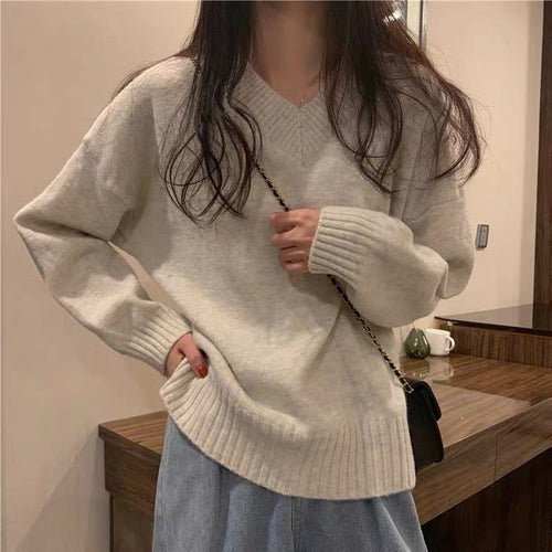 Dames blød V-hals sweater lavet af høj kvalitet uld Stilla