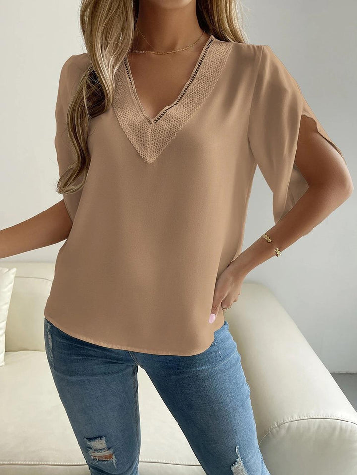 Dame V-hals bluse med elegant spidskant Stilla