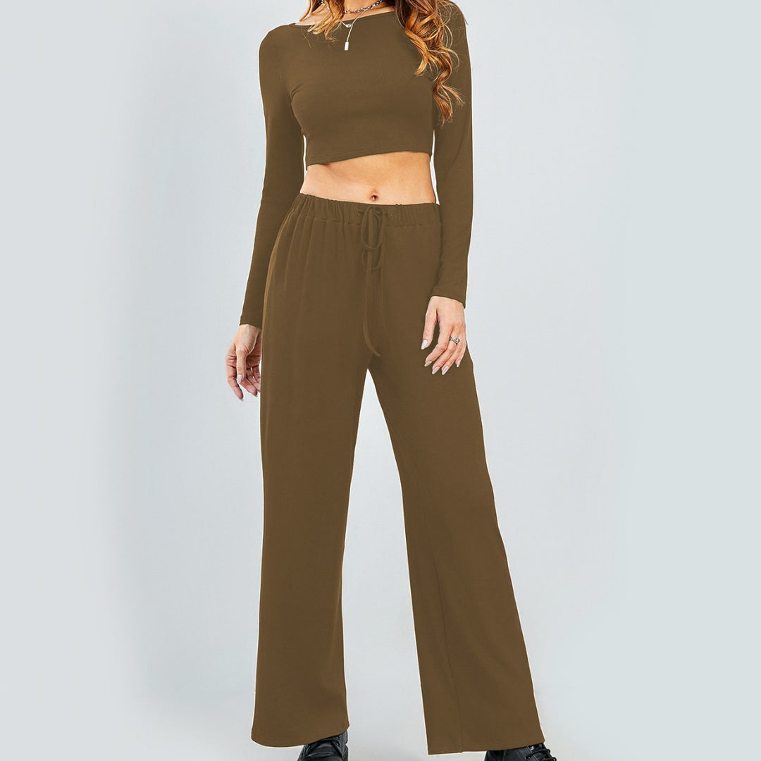 Dame afslappet to-delt sæt med cropped top og brede bukser Stilla
