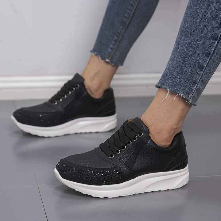 Dame Sneakers med glitrende rhinsten og stilfuld metallic-overflade Stilla