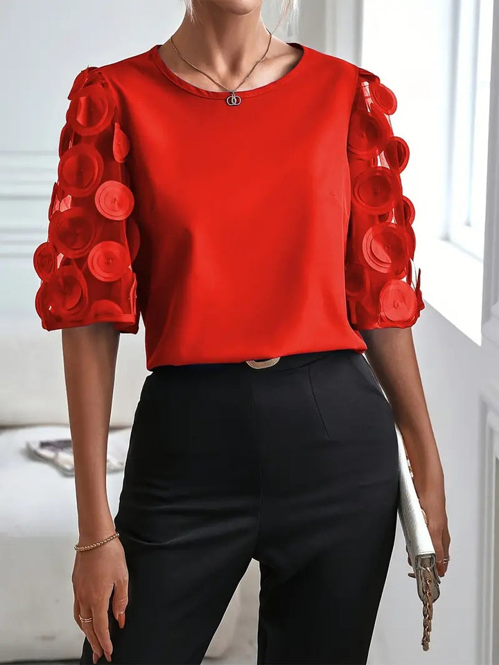 Dame moderigtig bluse med transparente puffærmer og runde applikationer Stilla