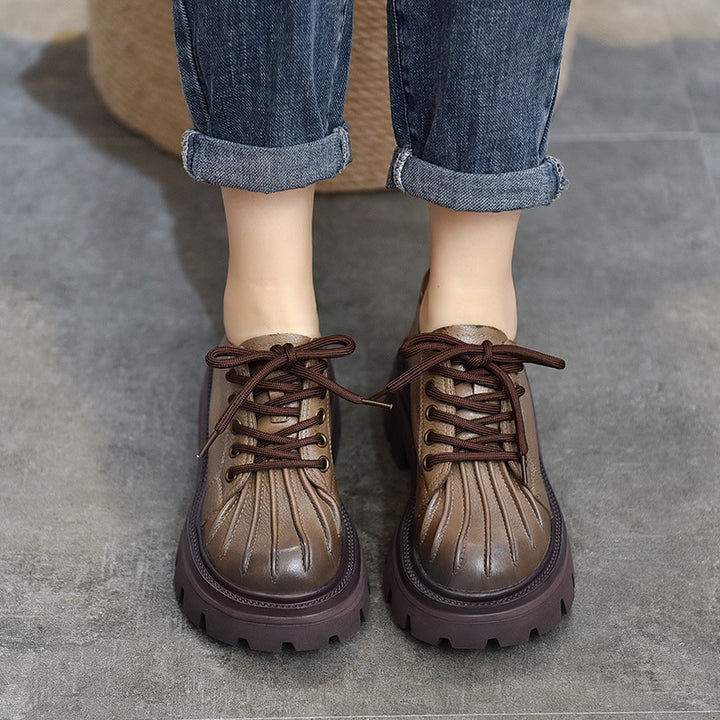 Dame Chunky Sneakers med innovativt rem-design og robust profil Stilla
