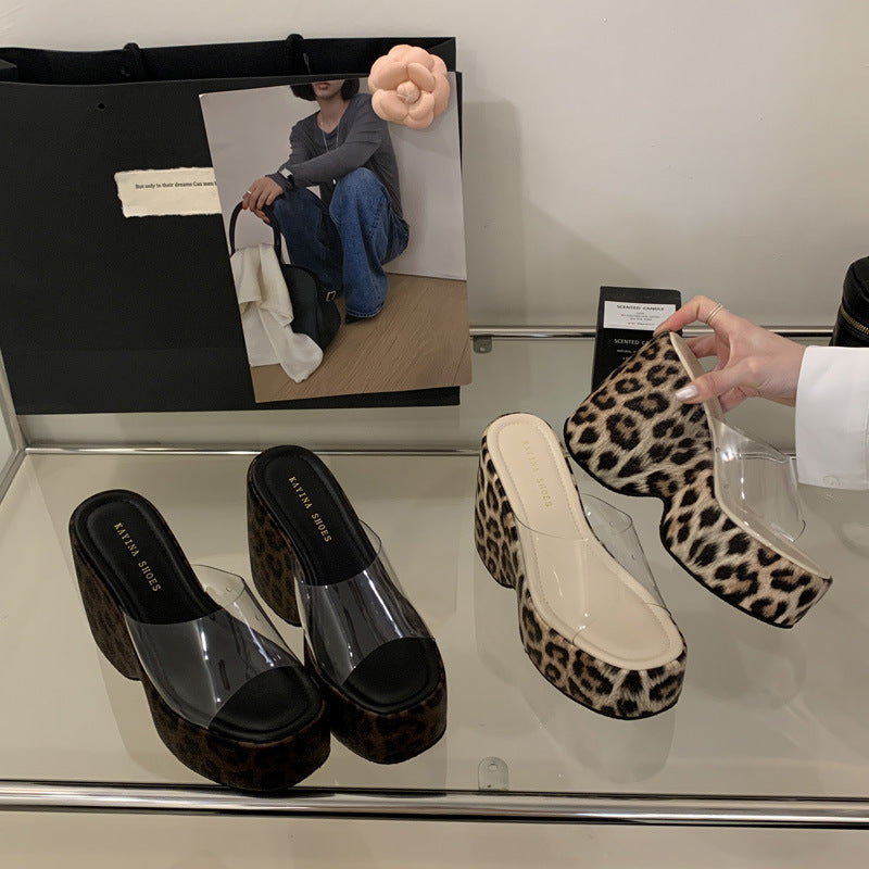 Dame Plateau-sandaler med transparente remme og spændende leopardmønster Stilla