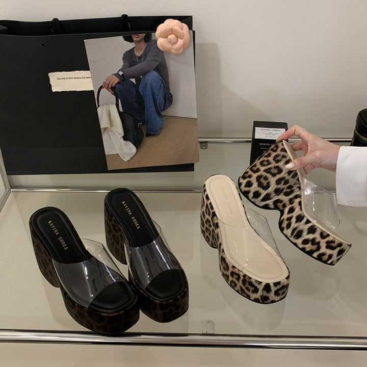 Dame Plateau-sandaler med transparente remme og spændende leopardmønster Stilla