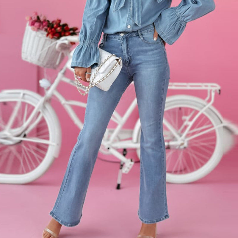 Damebluse med flæser og trendy krave Skovae