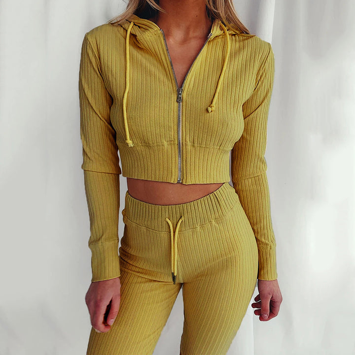 Kvinders sporty cropped hoodie sæt med fint rib design og høj bærekomfort Stilla