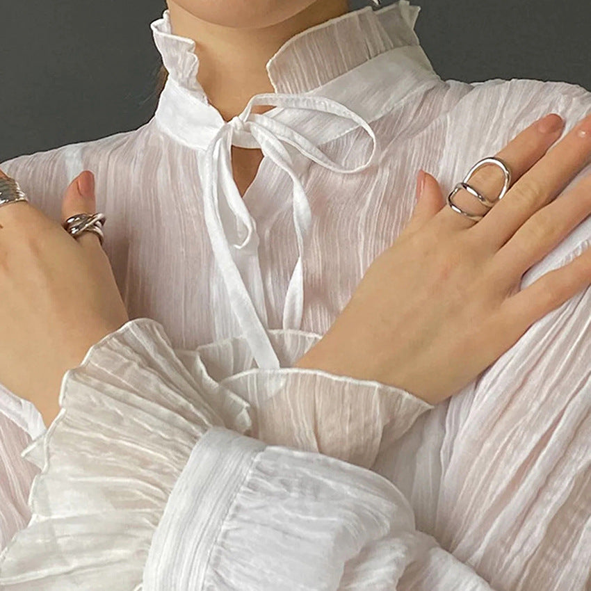 Dame gennemsigtig bluse med elegant ståkrave og legende bindebånd Stilla