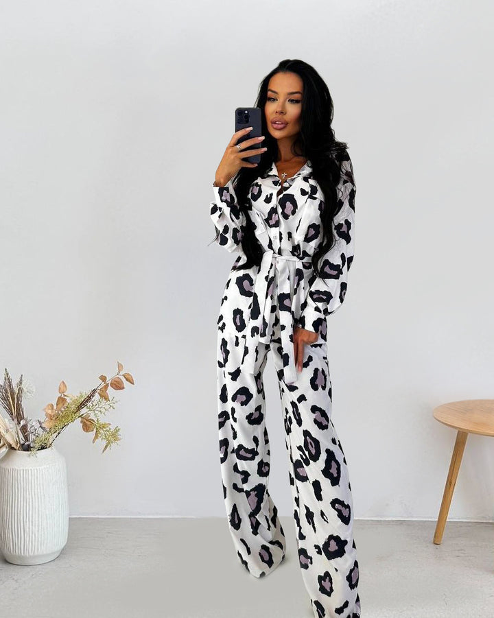 Dame Satin-Pyjama-Sæt med dyreprint og elegant knaplukning Stilla