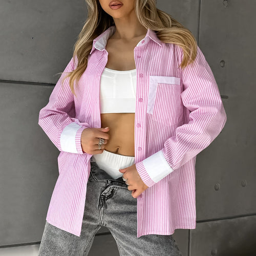 Dame skjorte med dekorative striber og oversized pasform Stilla