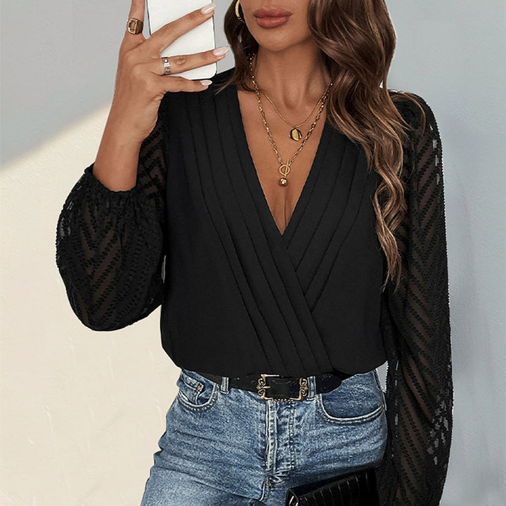 Dame wrapped blouse med fine plissé-detaljer og transparente ærmer Stilla