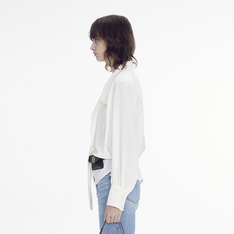 Dame elegant bluse med sidelæns bindebånd og raffineret knapliste Stilla