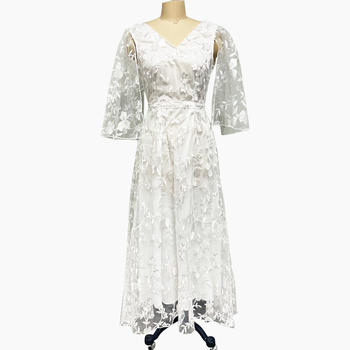 Dame bryllupsdress med romantisk spidstop og flydende nederdel Stilla
