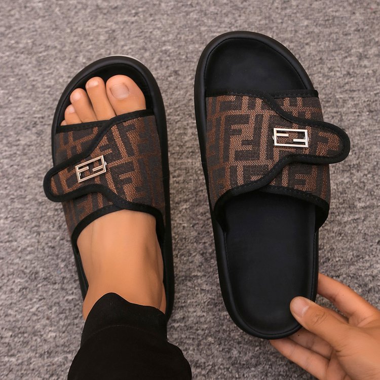 Dame slide-sandaler med moderigtigt design og anatomisk fodseng Stilla