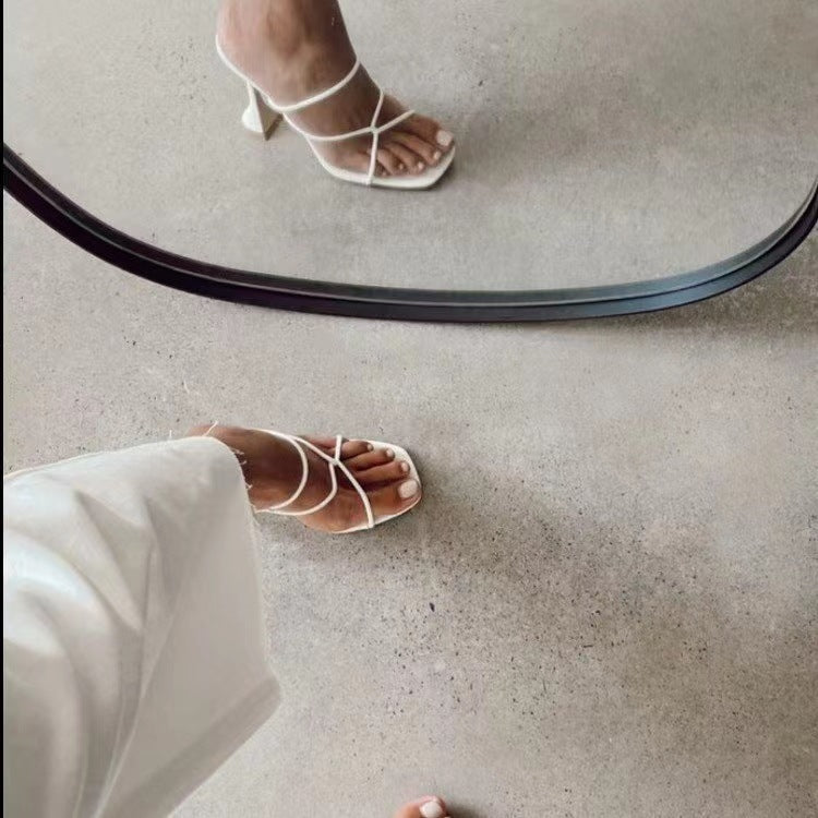 Dame elegante og raffinerede sandaler med filigran rem-design Stilla