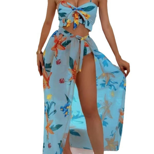 Dame sommerligt strandoutfit med blomsterprint Stilla