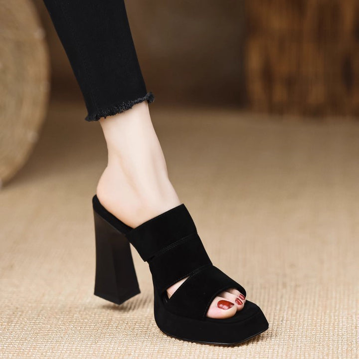 Femme Chunky Open-Toe Heeled Mules med stilfulde brede stropper Stilla