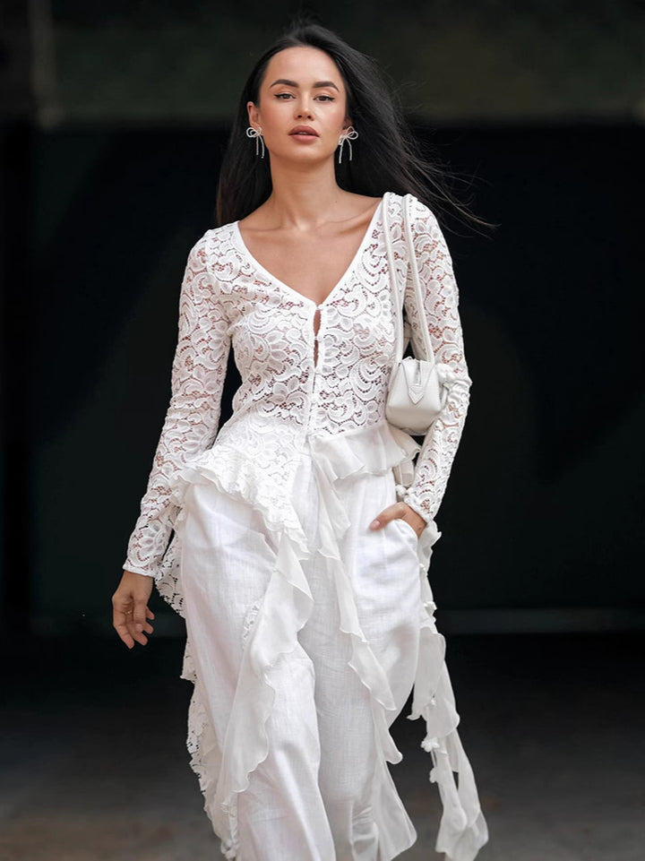 Dame chiffon-bluse med romantiske flæsedetaljer og elegant knapdesign Stilla