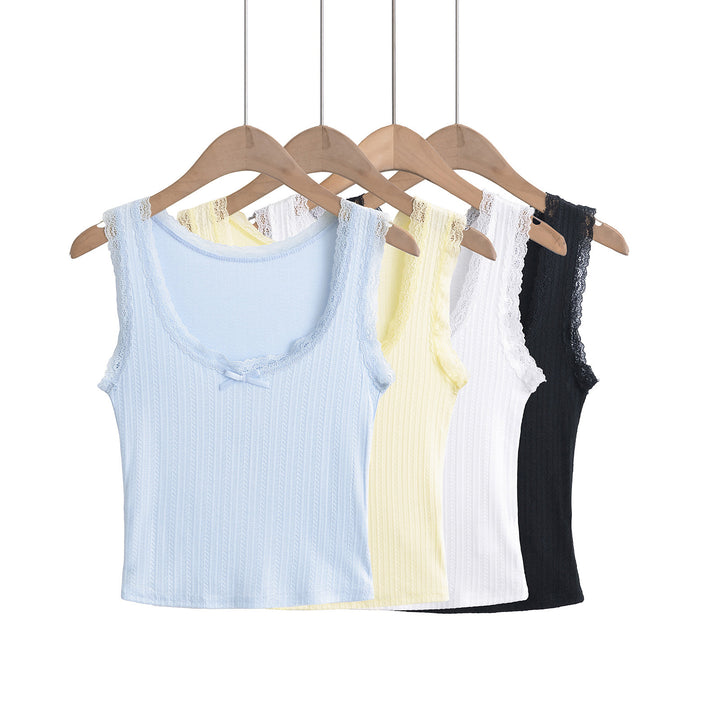 Dame spaghetti-top med fine blonder detaljer og elegant snit Stilla