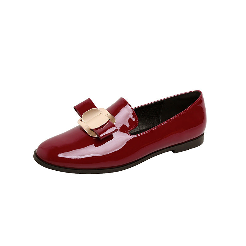 Dame elegante Loafer med moderigtigt spænde detaljer og glinsende overflade Stilla