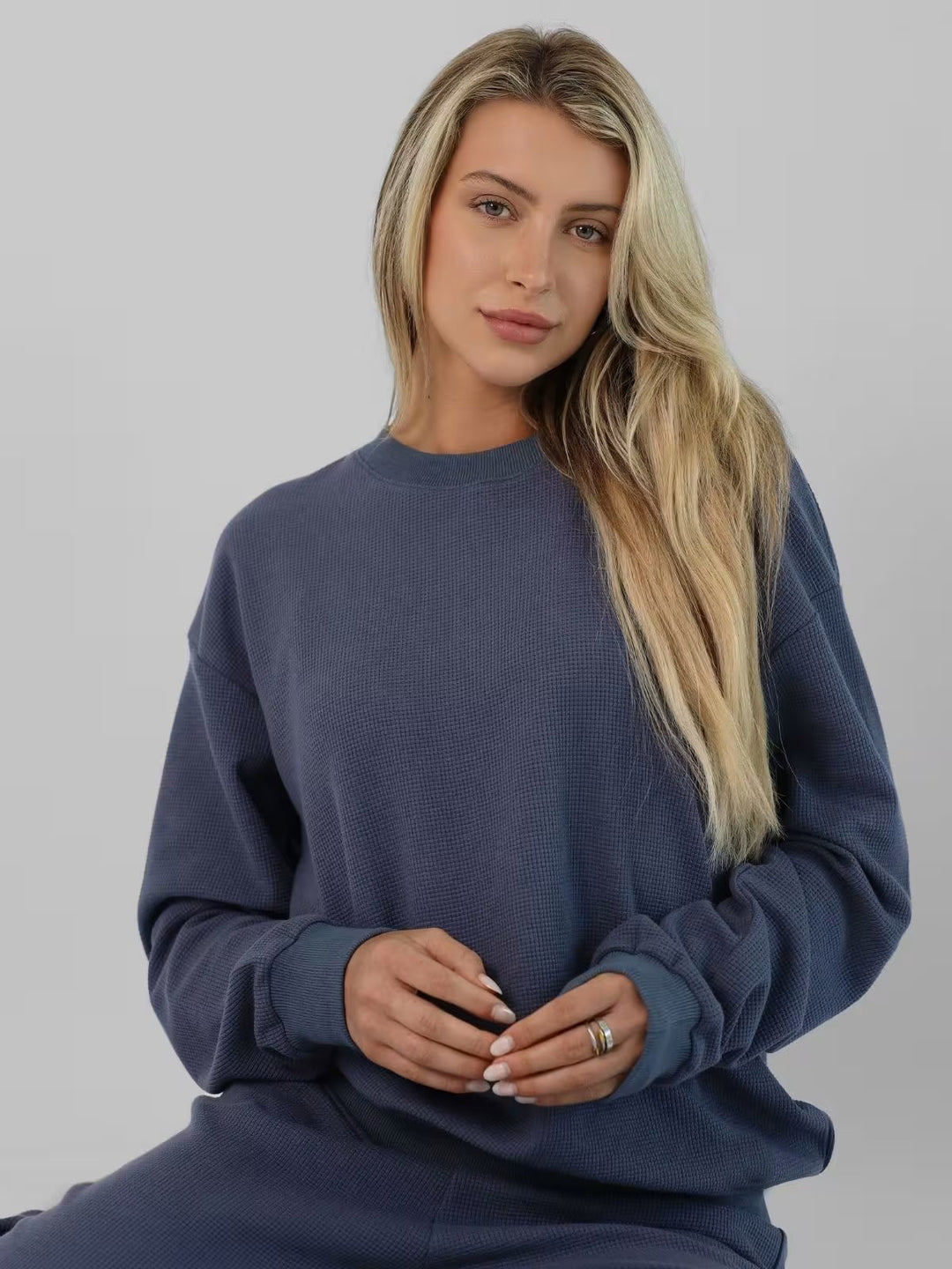 Kvinders afslappede sweatshirt med stort vaffelmønster og komfortable manchetter Skovae