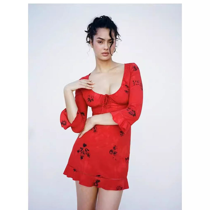Dame Bodycon kjole med romantisk V-udskæring og blomstret design Stilla