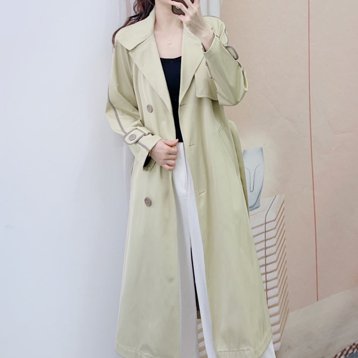 Dame trenchcoat med moderigtige accenter Stilla