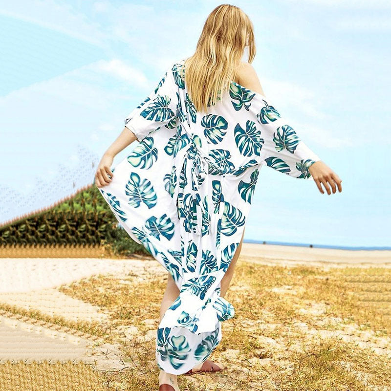 Dame strandkimono med moderne bladmønster og sidelinning Stilla