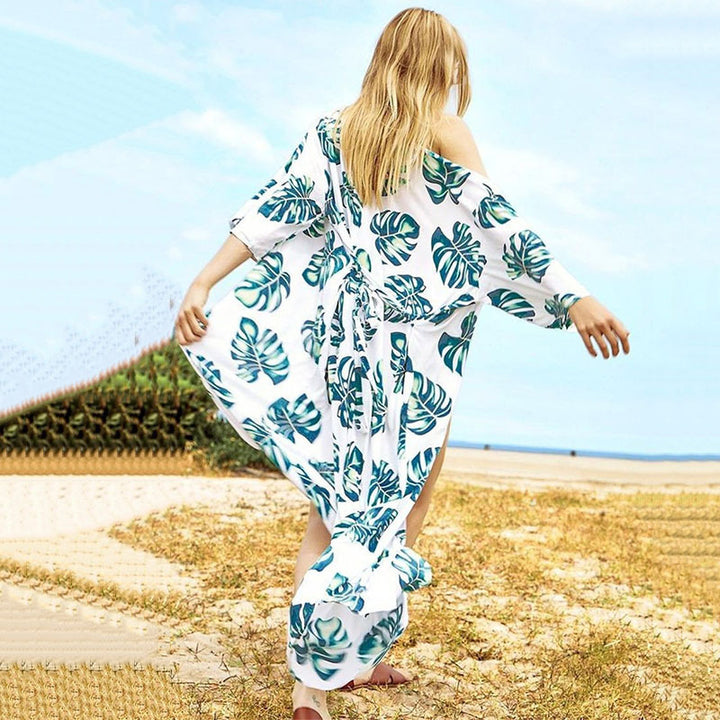 Dame strandkimono med moderne bladmønster og sidelinning Stilla
