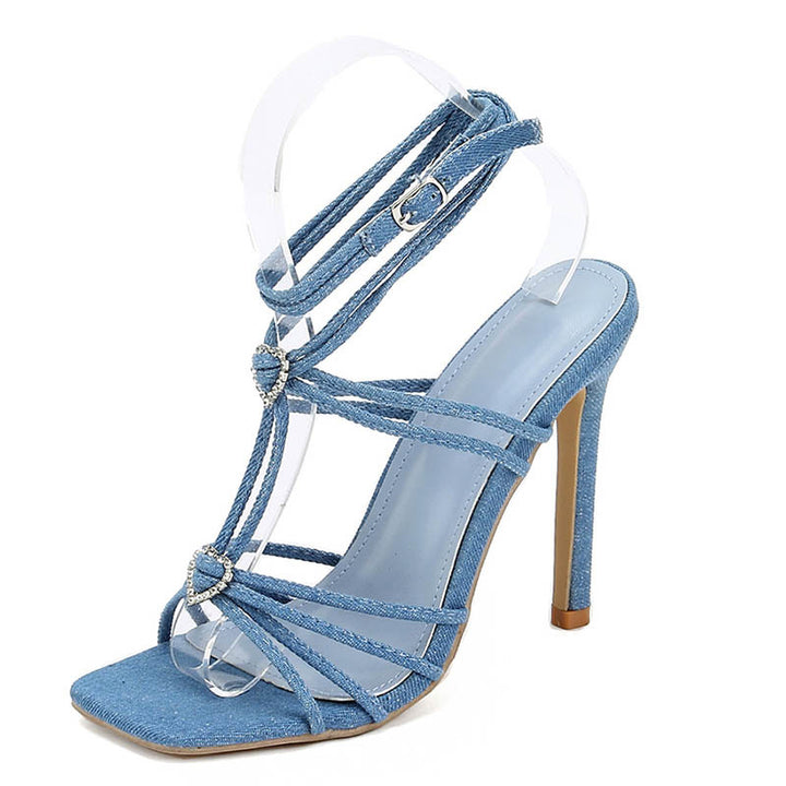 Dame sandaler med glitrende remdesign og elegant hæl Stilla