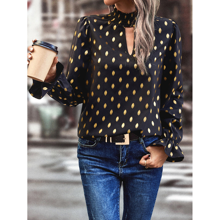 Dame elegant bluse med moderne halsudskæring og gyldne accenter Stilla